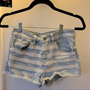 Bullhead Hugh Waisted Light wash jean shorts